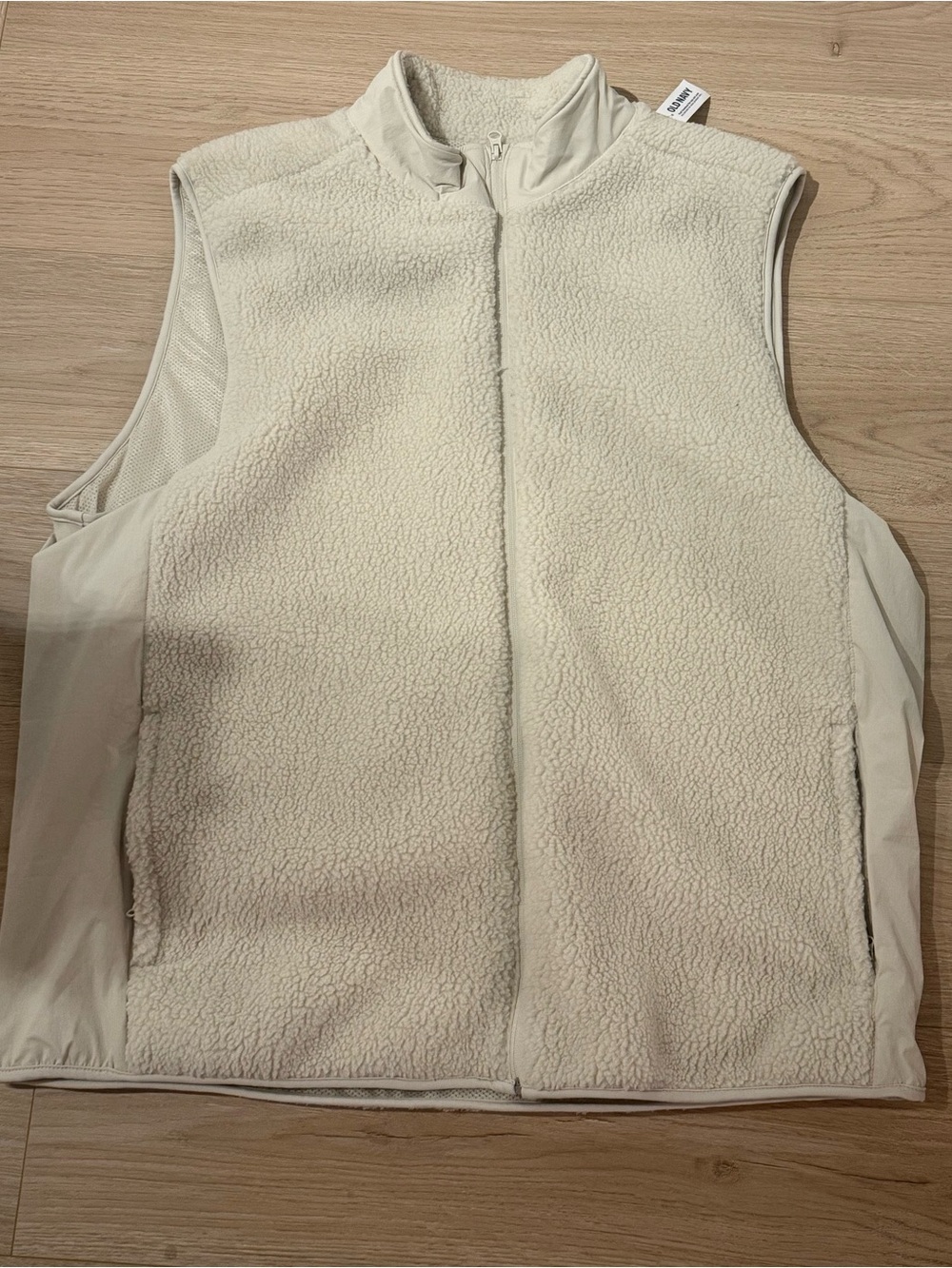 Old Navy Men's Sherpa Fleece Vest in Cream
